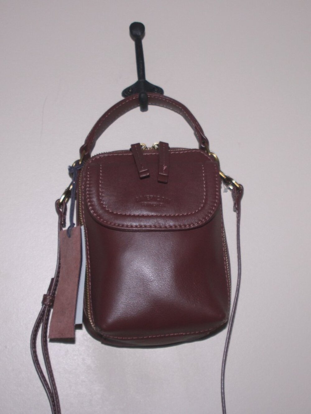 off   NWT AMERICAN LEATHER COMPANY CROSSBODY BAG - CORDOVAN